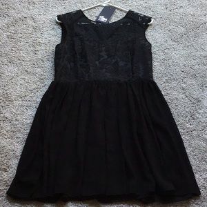 BLACK LACE DRESS - NWT SIZE 12